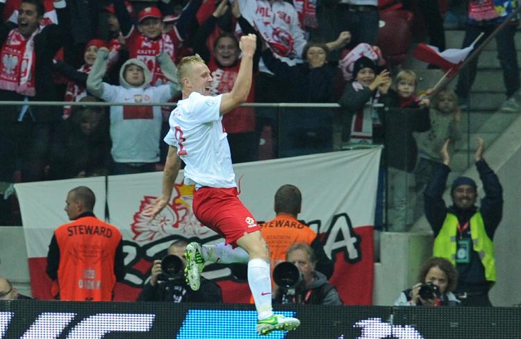Udligning. Så glad er man, når man lige har udlignet mod England. Kamil Glik var i hvert fald. 