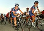 organiseret? Lance Armstrong (tv) på cykel nummer et under Tour de France i 2004, hvor amerikaneren vandt med US Postal-holdet. 
