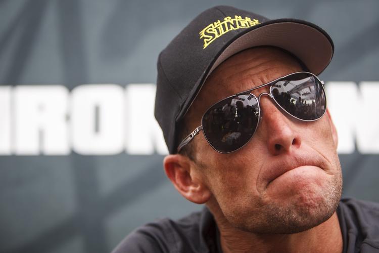 BITTERT. Lance Armstrong står mere og mere alene efter at dopinganklagerne mod ham er vokset. 