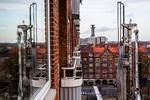 Ulovligt. Metroselskabets  entreprenør har på byggepladsen ved  Aksel Møllers Have systematisk overskredet de gældende støjregler. Nu får de grønt lyst af Frederiksberg Kommune til at skrue op for støjniveauet. 