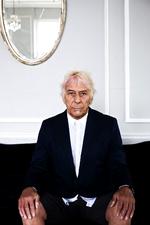 Malmfuldt. John Cale sidder som 70-årig i en urokkeligt sikker position i rockhistorien. 