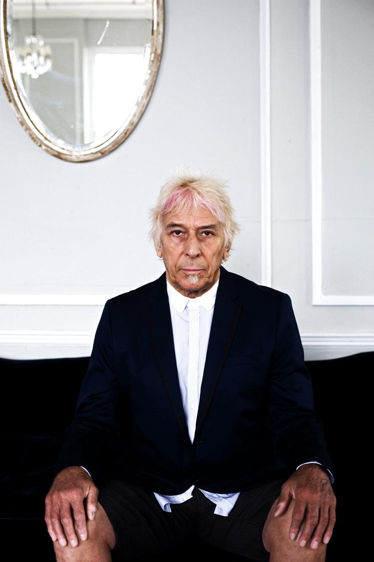 Malmfuldt. John Cale sidder som 70-årig i en urokkeligt sikker position i rockhistorien. 