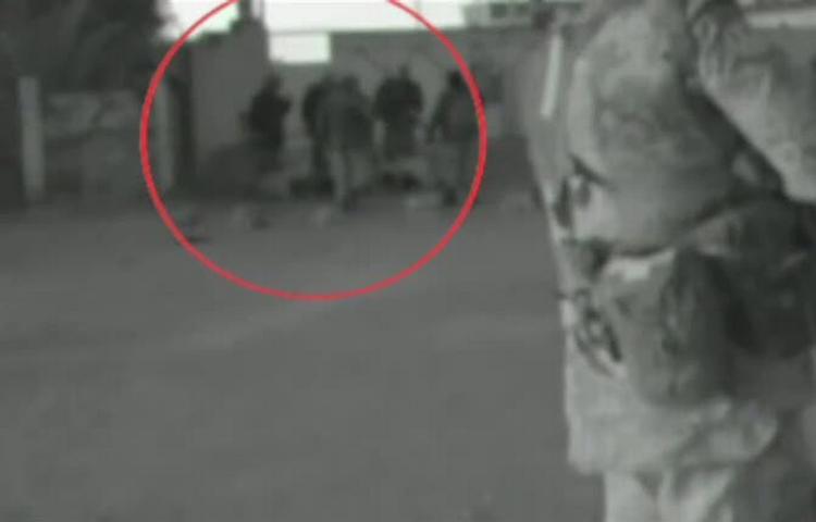 Balladesag. Forsvaret har flere gange afvist at kende til, at danske soldater har overværet overgreb på irakere. En video viser det modsatte. 