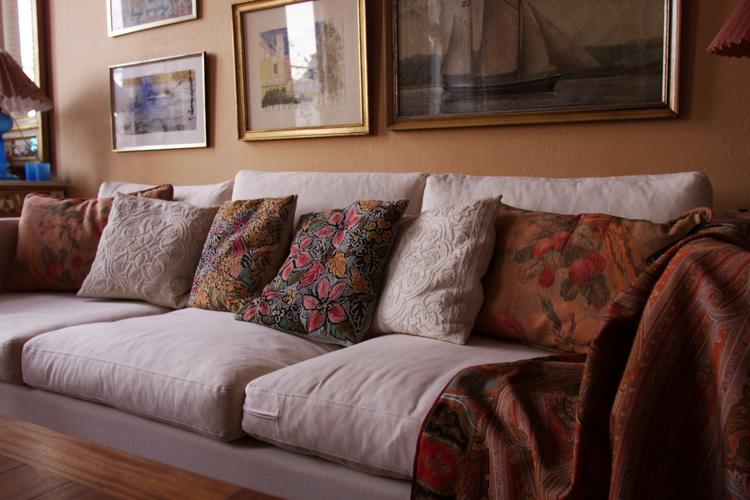 Hvad kan man gøre når den nye sofa lugter kemisk efter et helt år? Arkivfoto. 