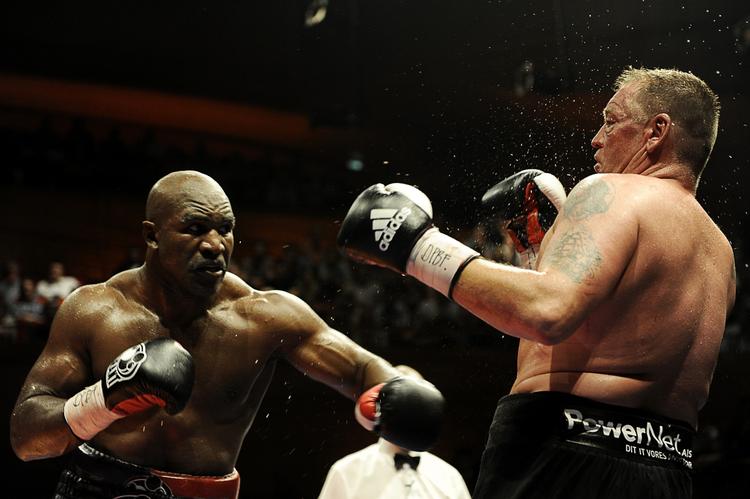 Legender. Den 45-årige Brian Nielsen (t.h.) boksede sidste år mod den tre år ældre Holyfield i Koncerthuset i København. Brian Nielsen tabte sin comebackkamp på tekniskknockout i 10. omgang. 