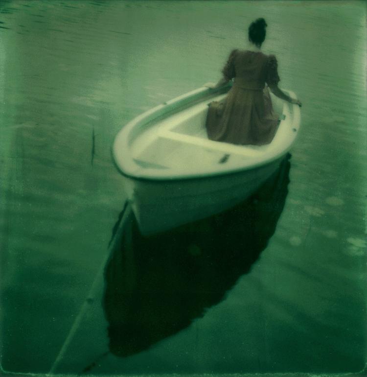 Polaroid. I morgen er det sidste chance for at se Astrid Kruse Jensens fotografier i Bredgade. Her er det 'Disappearing Into the Past #60'. 