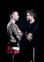 face-off. Mikkel Kessler (tv) er udfordreren, når Michael Maze tager imod ved kanten af bordtennisbordet. 
