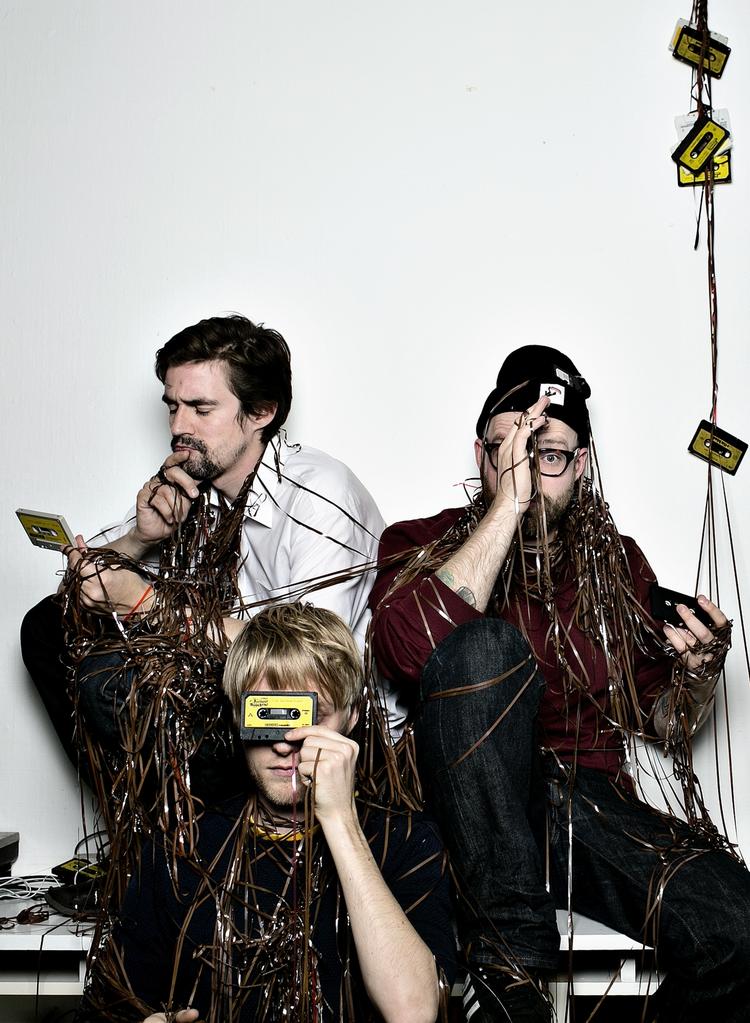 Båndsalat. Firehouse og Pato (th.) er nogle af de danske kunstnere, der lige nu fører det analoge mixtape ind i den digitale tidsalder. 