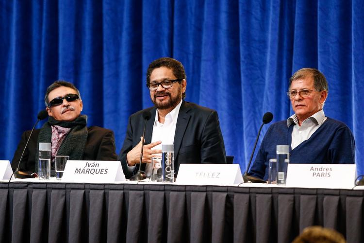 Pressemøde. Forhandlerne fra FARC: Jeus Santrich (tv.), Ivan Marques og Ricardo Tellez under pressemødet i Oslo. 