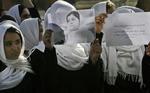 Rettigheder. Kvinderne i Herat har demonstrerer med billeder af Malala Yousafzai, pigen, der blev skudt af Taleban og er i behandling i England. I dag demonstrerede de på grund af de mange mord, der foregår i familierne i Herat-provinsen. 