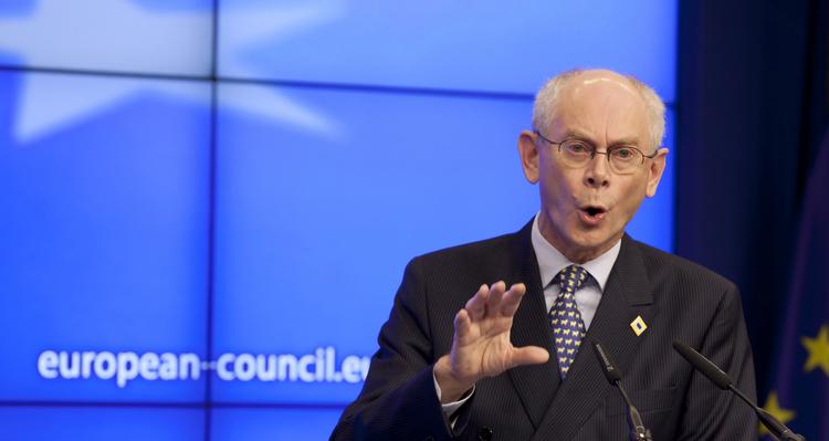 Tilsyn. EU-præsident Herman Van Rompuy siger på det afsluttende pressemøde, at det nok skal lykkes at finde en model, der sikrer lande som Danmark indflydelse i banktilsynet - selv om landene ikke er med i euroen. 