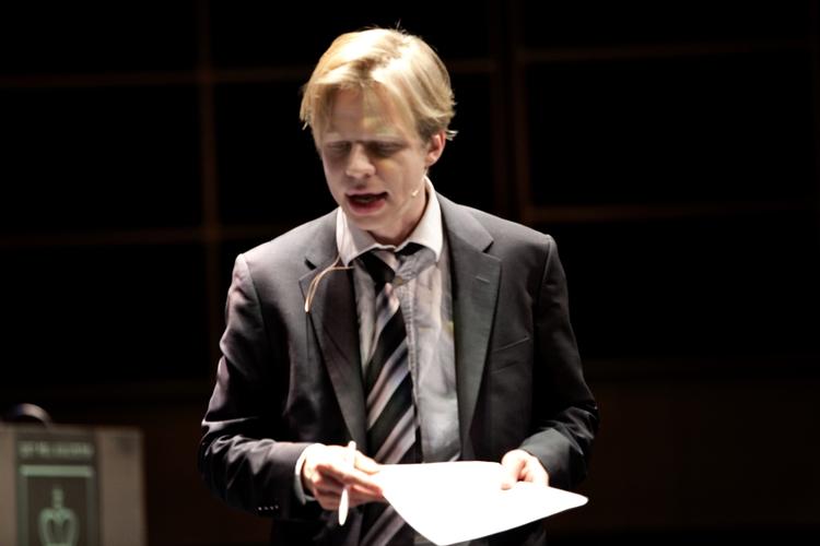CLEMENT. Vandene deles, når Clement Kjersgaard går på skærmen. 