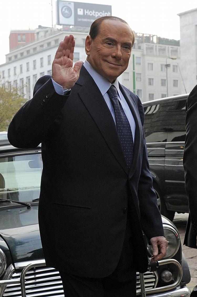 Sexanklaget. Tidligere premierminister Silvio Berlusconi ankommer til retten i Milano. 