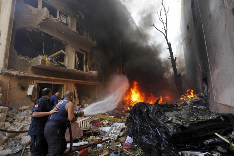 Voldsomt. Det var en særdeles kraftig bombe, der ramte beboelseskvarter i Beirut i Libanon. For mange mennesker i befolkningen vækker det ubehagelige minder. 