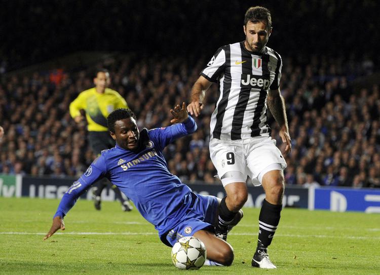 angrebskonkurrence. Mirko Vucinic (th) er blevet syg og kan ikke stille op for Juventus i topopgøret mod Napoli. 