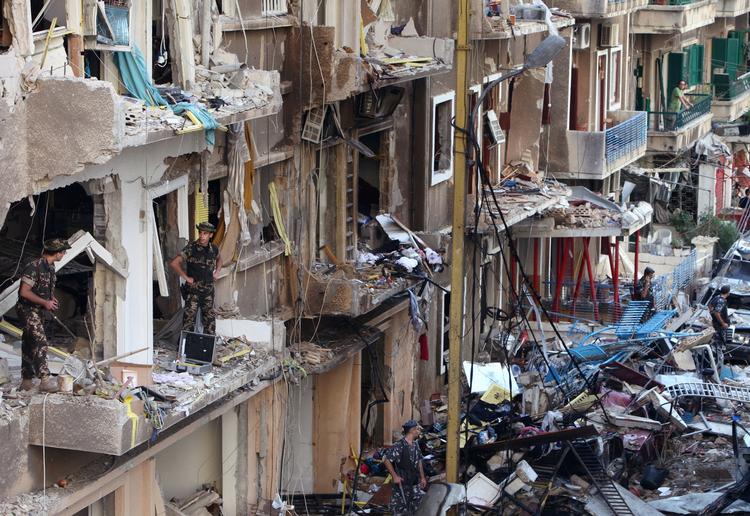 KRAFTIG. Den bilbombe, der eksploderede i et kristent kvarter i Beirut i går, efterlod sig markante spor. 