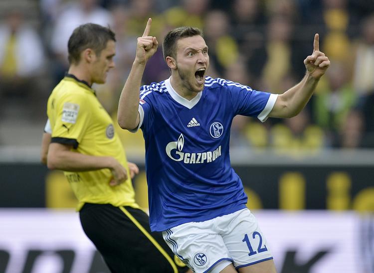 derby. Schalkes Marco Höger jubler efter sin scoring mod ærkerivalen fra Dortmund. 