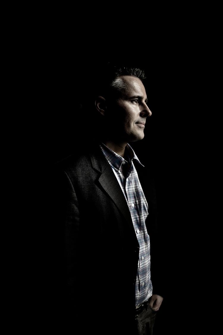 Stressende. Sådan oplevede Henrik Sass Larsen sit besøg 'Hos Clement'. Han foretrækker uddybende svar fremfor ja eller nej. 