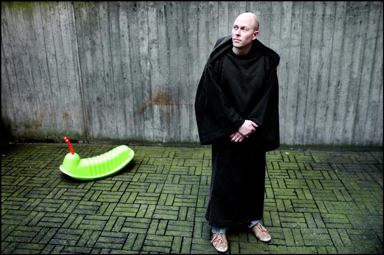 Kunstmunk. Lars Kræmmer har levet som kunstmunk i Canada - men for at få historien må man læse hans nye bog, 'Artmoney'. 