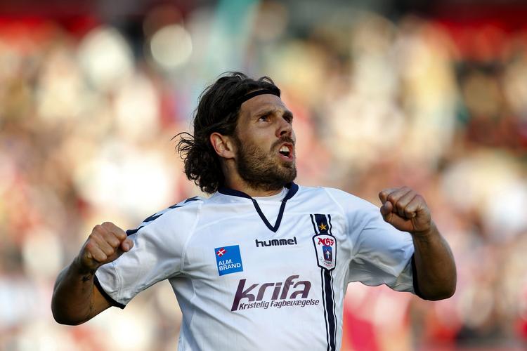 Målhund. Selv om håret nu ser anderledes ud, er målnæsen den samme: Graulund scorede to gang i aftenens 4-1-sejr til AGF. 