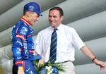 Podiet. Bernard Hinault (t.h.) arbejder for Tour de France. Her ses han sammen med Lance Atmstrong i 2004. 