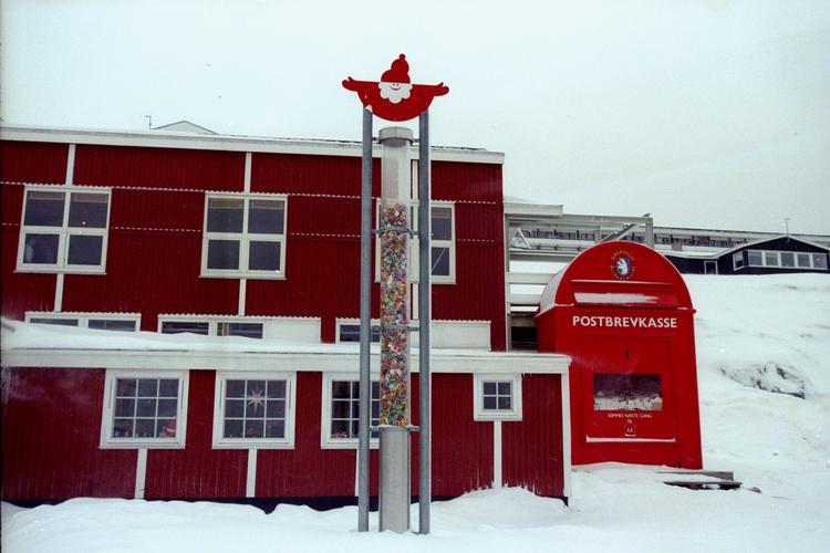 POST. Julemandens postkasse fyldes med op i mod 20.000 breve hver jul, oplyser Julemandens kontor. 