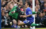 angrebet. Chris Kirkland (tv) har tidligere optrådt for Liverpool og Wigan i den bedste engelske række. 