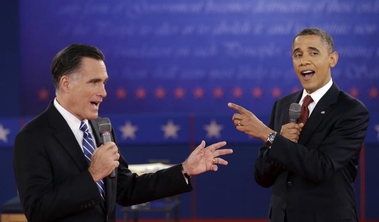 Udenrigsduel. Mitt Romney (t.v.) ventes at være i angriberens rolle i nattens debat mod præsident Barack Obama om udenrigspolitik. Her ses kandidaterne ved sidste uges duel i Hempstead, New York. 