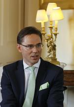 Angrebet. Jyrki Katainen kan takke sine sikkerhedsvagter for, at han slap uskadt fra et attentatforsøg. 