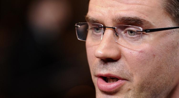 Finlands statsminister Jyrki Katainen fortsætter sine opgaver som planlagt, oplyser regeringen, efter at en mand tidligere i dag angiveligt forsøgte at angribe statsministeren. 