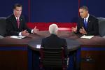 Obamasejr. Præsident Barack Obama (t.h.) vandt over Mitt Romney i tv-nattens debat i Florida. Moderator var Bob Schieffer, studievært på tv-kanalen CBS. 