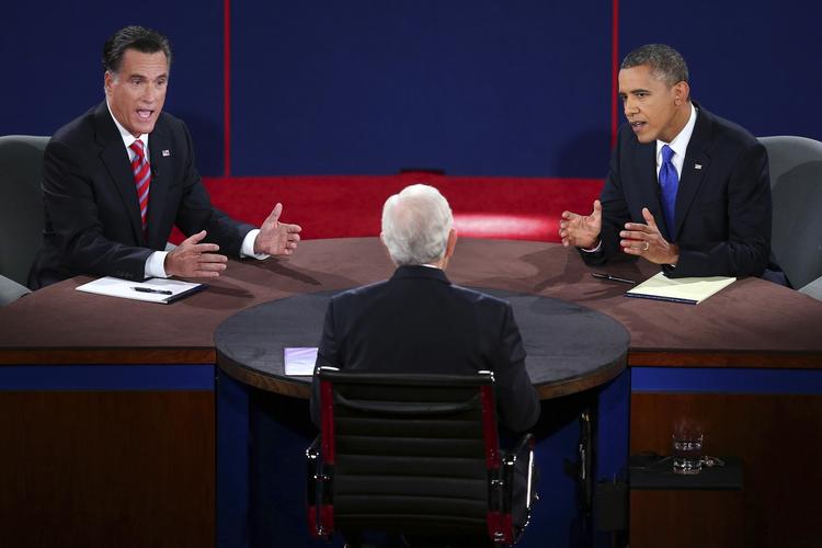 Obamasejr. Præsident Barack Obama (t.h.) vandt over Mitt Romney i tv-nattens debat i Florida. Moderator var Bob Schieffer, studievært på tv-kanalen CBS. 