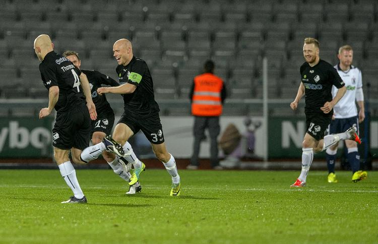 1-1. Christian Keller har lige bragt Randers FC foran til 1-0. Men AGF scorede et næsten identisk mål, og kampen endte uafgjort. 