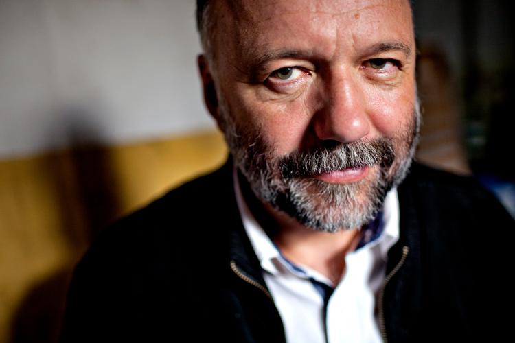 eventyr. To af den russiske-ukrainske forfatter Andrej Kurkovs tidligere romaner er udkommet på dansk, 'Døden og en pingvin' i 2004 og 'God ven af liget' i 2010. 