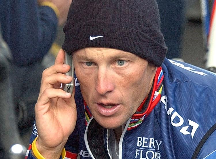 tindefald. Lance Armstrong havde i sine stormagtsdage under Tour de France en magt, der sneg sig helt ind i UCI's top, beskriver Tyler Hamilton i sin bog. 