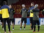 holdfølelse. Juventus med Andrea Pirlo i midten så på Parken i går under en omgang træning før kampen mod FC Nordsjælland. 