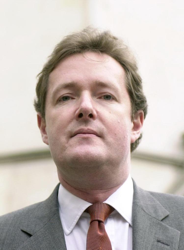 Skandale. Under redaktøren Piers Morgan anvendte tabloiden The Daily Mirror telefonaflytning, hævder fire kendte britter, der nu lægger sag an mod avisen. 