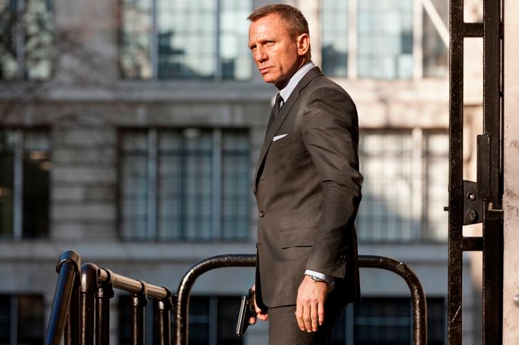 Agent. 'Skyfall' er den tredje Bond-film med Daniel Craig i hovedrollen. Handlingen  har dog intet med de to forgængere 'Casino Royale' og 'Quantum of Solace' at gøre. 