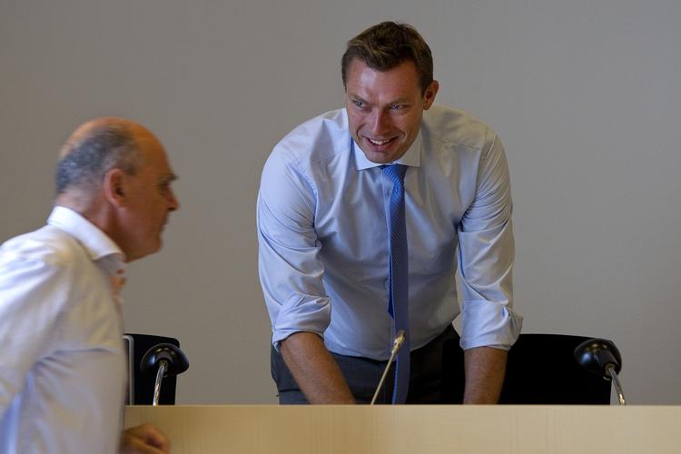 UNDERSØGELSE. Advokat Karoly Nemeth (tv) er bisidder for den tidligere skatteminister Troels Lund Poulsen. Her ses juristen sammen med skatteadvokat Martin Simonsen, et af Skattesagskommissionens tre medlemmer. 
