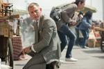 Bond. Forventningerne til 'Skyfall' er tårnhøje, og man skal faktisk skynde sig, hvis man har planer om at se den i weekenden. 'Skyfall' er Bond-film nr. 23, og den er instrueret af britiske Sam Mendes, der i parantes bemærket producerede Susanne Biers 'Things we lost in the fire' (2007). 