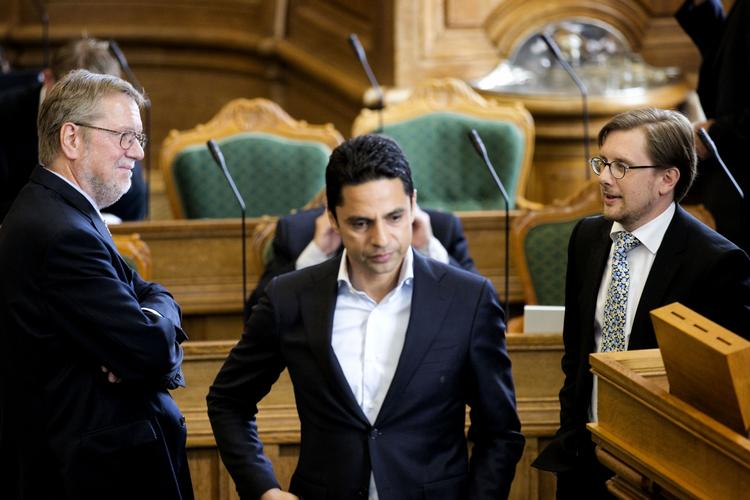 TILFREDS. Ligestillingsminister Manu Sareen (R) håber, at regeringens forslag til, hvordan man får flere kvinder i bestyrelser, vinder indpas i EU. 