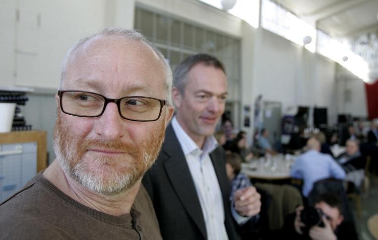 Boykot. Peter Aalbæk Jensen har slået fast, at Ekkos medarbejdere ikke længere er velkomne til pressevisningerne på Zentropas film. Det sker i kølvandet på et par artikler i filmmagasinet, som har gjort Aalbæk rasende. Så rasende, så »filmen er knækket for ham«, mener Informations filmredaktør Christian Monggaard. 