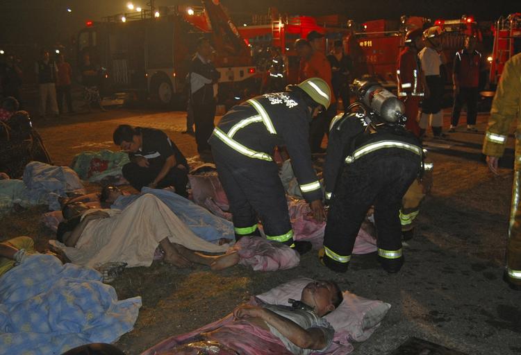 brandofre. 12 mennesker døde, og 60 blev såret som følge af den påsatte brand i et hospital i Taiwan. 