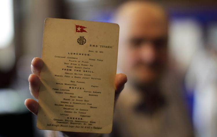 mindemåltid. I anledning af, at det er 100 år siden, at Titanic stævnede ud og sank, genskabes skibets 1. klasses menu på en københavnsk restaurant. 