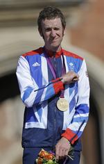 fremadskuende. Briten Bradley Wiggins har vundet både Touren og en OL-guldmedalje. Han er irriteret over, at en dopingsynder fra fortiden skal tage glansen af hans egen præstation. 