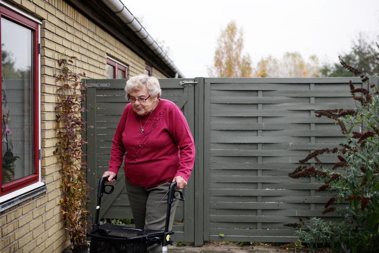 Glidebane. Thyra Frank fra Liberal Alliance frygter, at flere kommuner kan nedjustere deres vurdering af, hvor meget hjælp ældre og handikappede har brug for i hjemmet. 