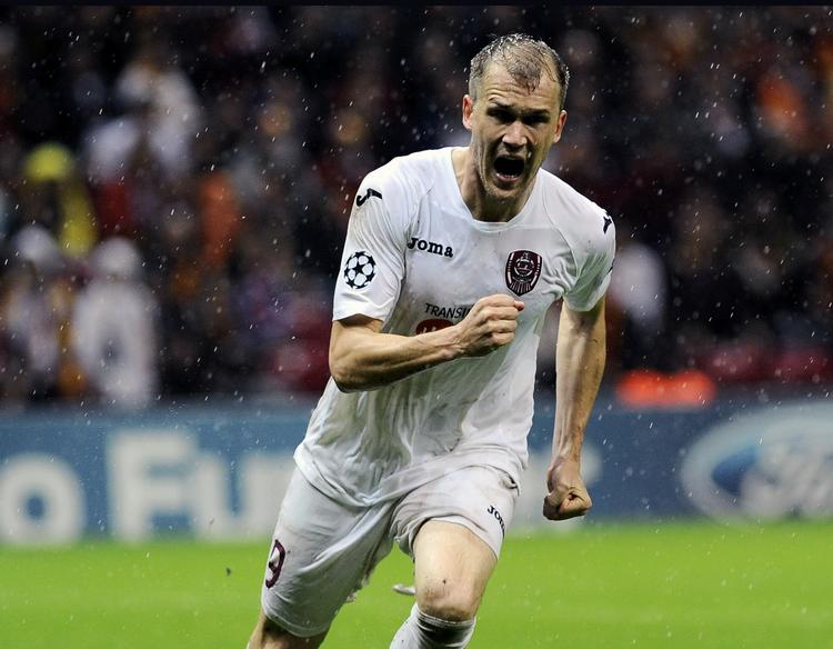 1-1. Det blev atter til point for Pantelis Kapetanos og de øvrige fra Cluj i udekampen mod Galatasaray, men det hjalp ikke træneren. 