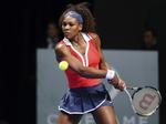 POWER. Trods problemed med førsteserven vandt Serena Williams i to sæt over Li Na. 