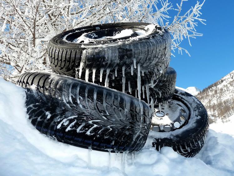 alsidige. De nyeste vinterdæk er i topform under alle forhold. Både i klingende frost, og når vejene er våde. 