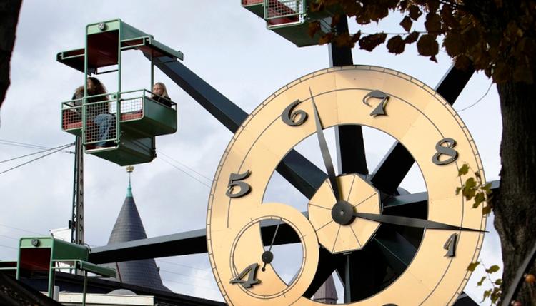 Finaletur. I weekenden kan man tage en sidste tur i 'Det store Ur'. Forlystelsen er fra 1970. 